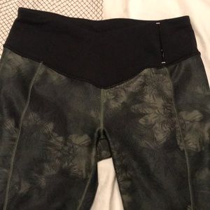 Calia by Carrie Underwood 7/8s Yoga Pants